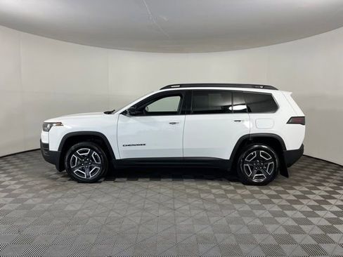 Used 2026 Jeep Cherokee Laredo AWD/4WD image 4