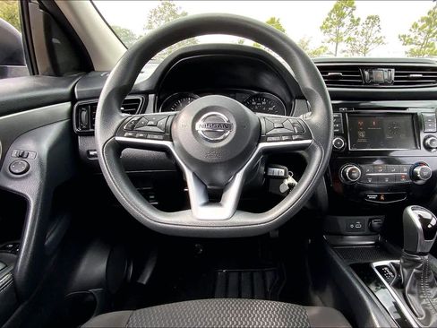 Used 2022 Nissan Rogue Sport S image 6