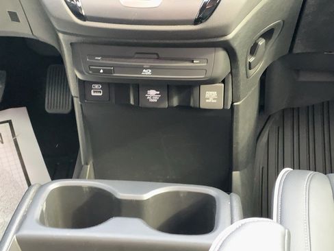 Used 2024 Honda Odyssey Elite image 18