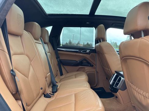 Used 2014 Porsche Cayenne Turbo S image 13