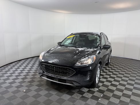 Used 2022 Ford Escape SE w/ Convenience Package image 2