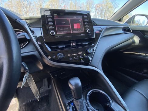 Used 2024 Toyota Camry SE image 23