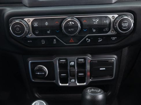 Used 2018 Jeep Wrangler Unlimited Sport S AWD/4WD image 34