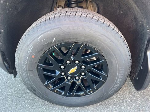 Used 2025 Chevrolet Silverado EV LT image 10