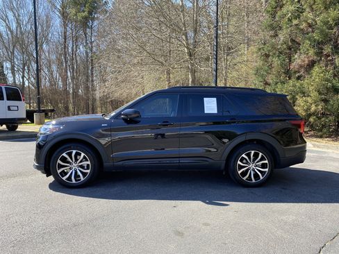 Used 2025 Ford Explorer ST-Line w/ Premium Package image 6