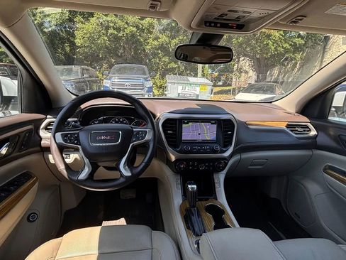 Used 2017 GMC Acadia Denali w/ Technology Package FWD image 11