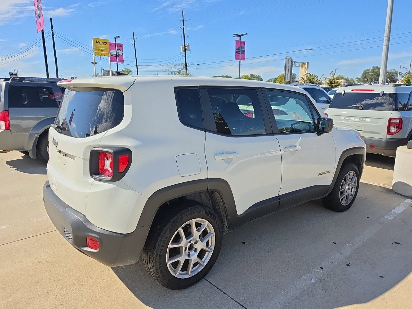 Used 2023 Jeep Renegade Latitude AWD/4WD image 4