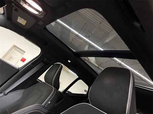 Certified 2022 Volvo XC40 P8 Recharge Plus image 31