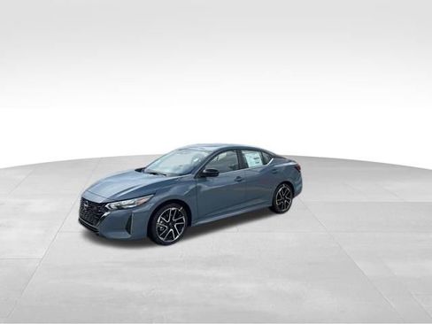 New 2025 Nissan Sentra SR image 2