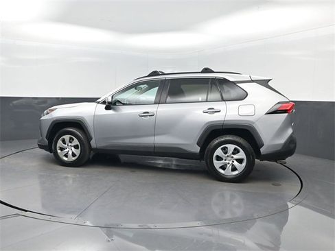 Used 2019 Toyota RAV4 LE image 2