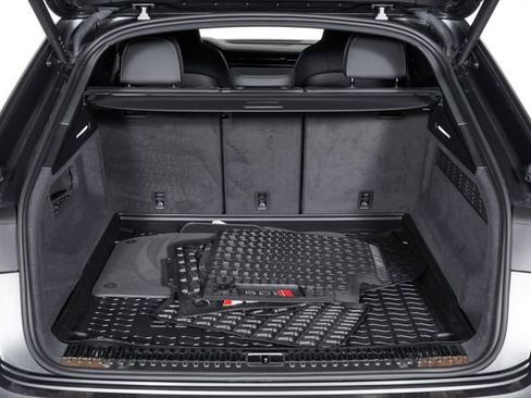 Used 2024 Audi SQ8 Prestige AWD/4WD image 5