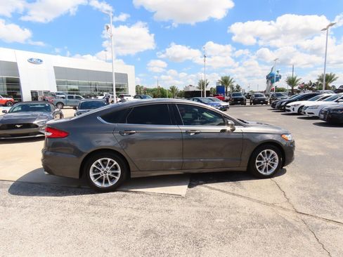 Used 2020 Ford Fusion SE image 10