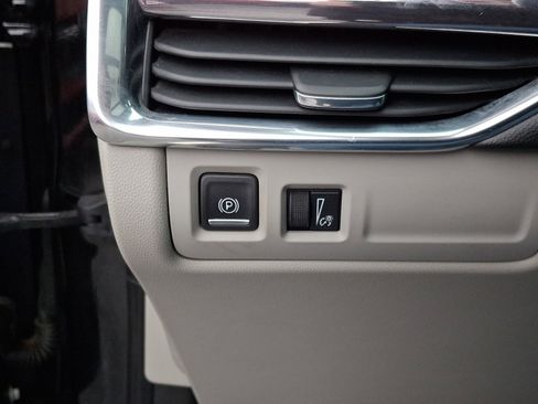 Used 2020 Cadillac XT4 Luxury w/ Cold Weather Package image 24