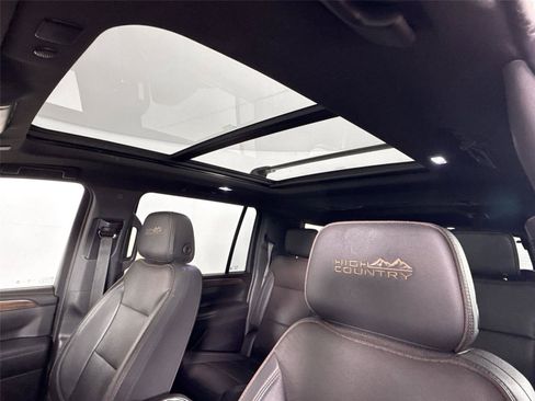 Used 2023 Chevrolet Suburban High Country w/ Premium Package 2 AWD/4WD image 6