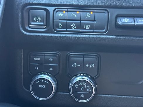 Used 2023 GMC Yukon AT4 w/ Technology Package AWD/4WD image 33