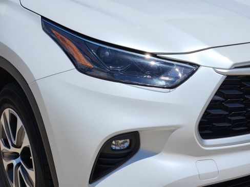 Used 2023 Toyota Highlander XLE FWD image 10