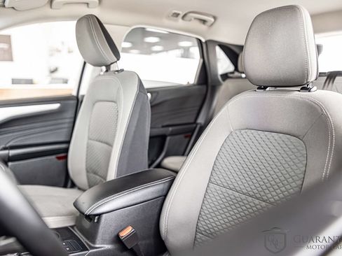 Used 2021 Ford Escape SE w/ Cold Weather Package FWD image 16