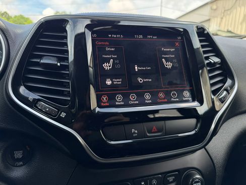 Used 2019 Jeep Cherokee Limited AWD/4WD image 18
