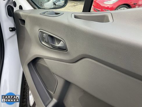 Used 2022 Ford E-Transit Medium Roof image 45