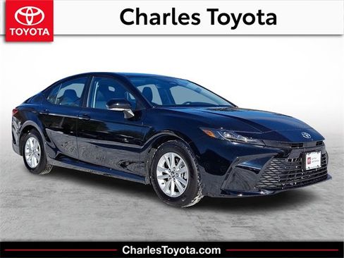 Certified 2025 Toyota Camry LE image 1