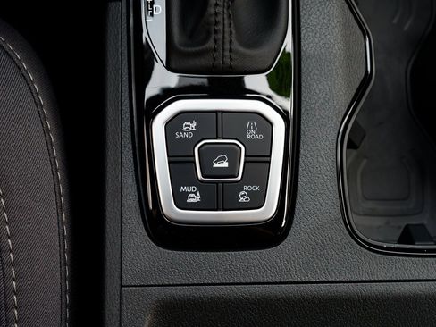 New 2026 Nissan Frontier SV w/ All-Weather Content Package image 18