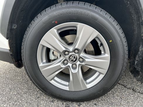 Used 2022 Toyota RAV4 XLE image 23