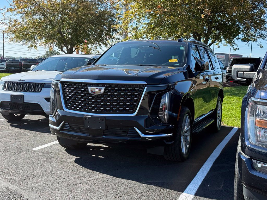 Used 2025 Cadillac Escalade Luxury AWD/4WD image 3