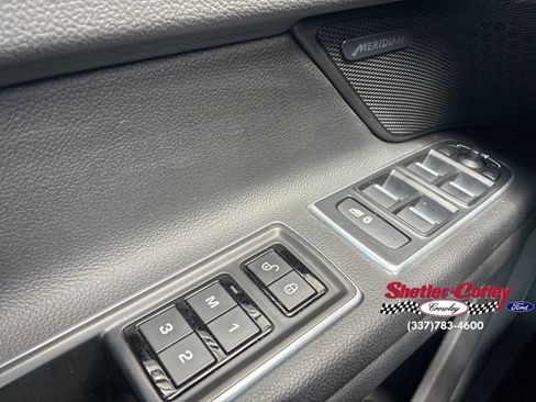 Used 2018 Jaguar XF Premium RWD image 23