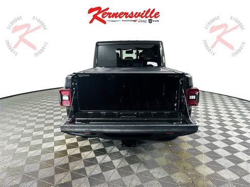 New 2025 Jeep Gladiator Mojave image 16