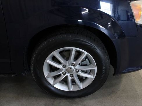 Used 2014 Dodge Grand Caravan SXT FWD image 27