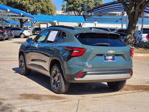 Used 2025 Chevrolet Trax LT w/ Driver Confidence Package image 3