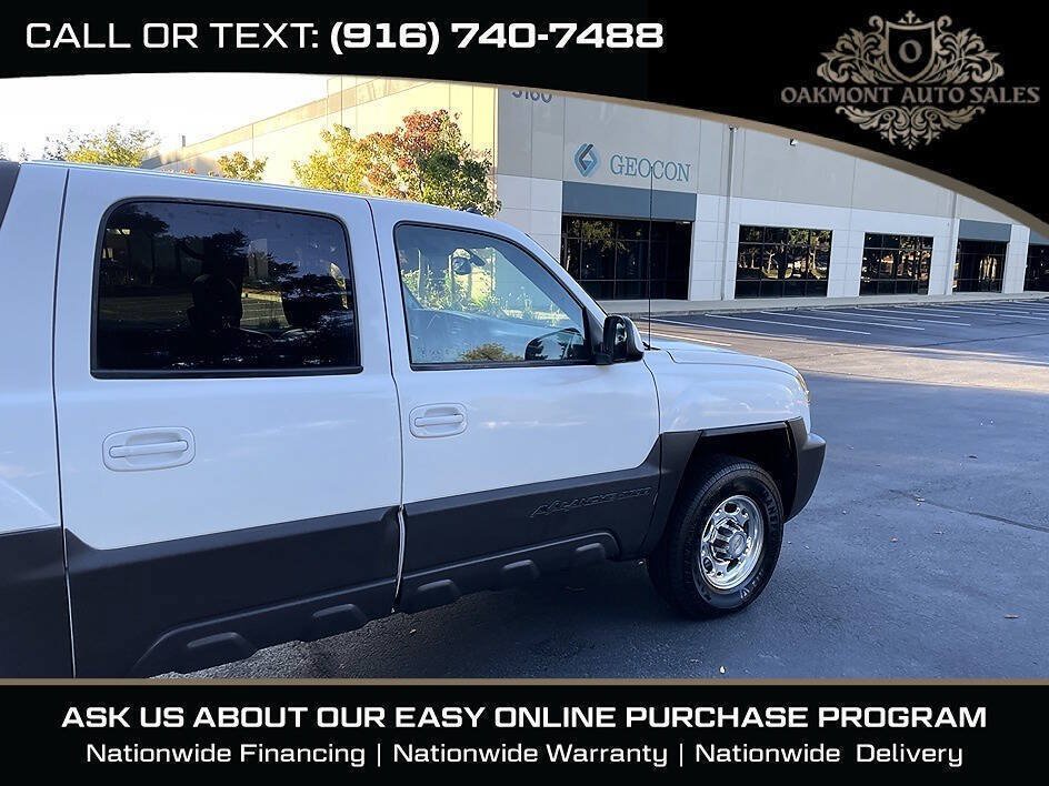 Used 2004 Chevrolet Avalanche 2500 w/ Preferred Equipment Group AWD/4WD image 13