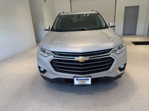 Used 2021 Chevrolet Traverse LT image 2