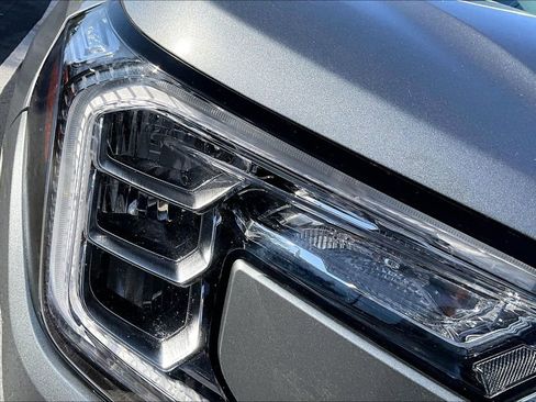 Used 2023 GMC Terrain SLT image 31