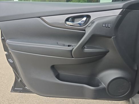 Used 2019 Nissan Rogue SV w/ Premium Package image 28