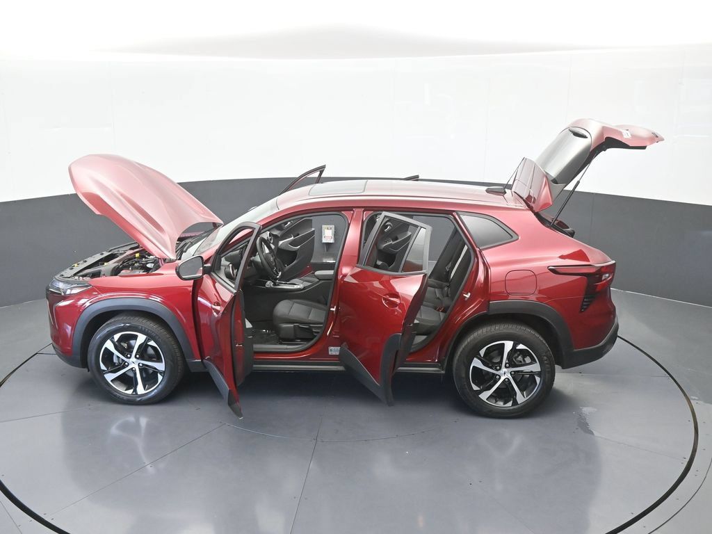 Used 2025 Chevrolet Trax RS w/ Sunroof Package FWD image 64