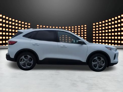 Used 2025 Ford Escape ST-Line FWD image 9