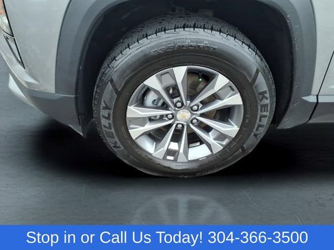 Used 2025 Chevrolet Equinox LT w/ Convenience Package II AWD/4WD image 9