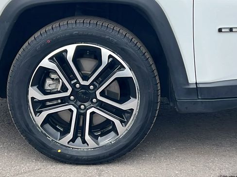 Used 2023 Jeep Compass Limited image 9