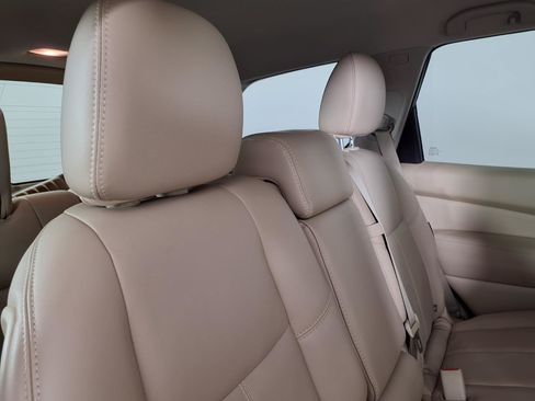 Used 2018 Nissan Pathfinder SL FWD image 12