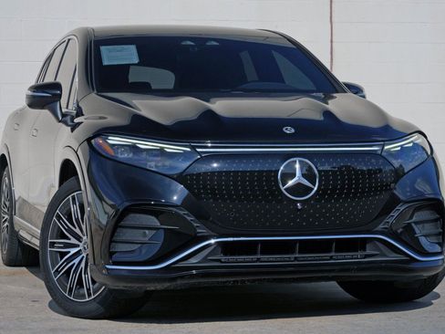 Used 2023 Mercedes-Benz EQS 580 4MATIC SUV w/ Exclusive Trim Package image 4