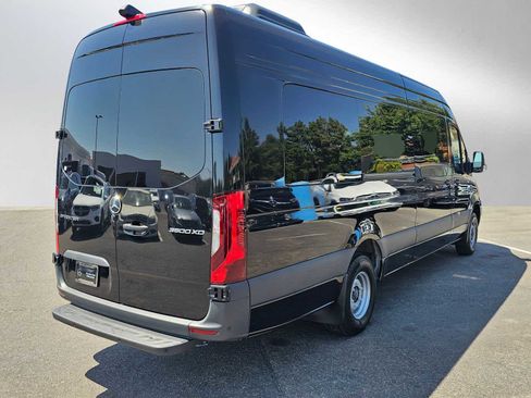 Used 2024 Mercedes-Benz Sprinter 3500 image 3