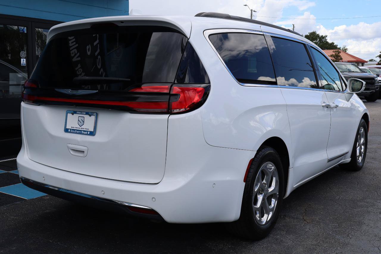 Used 2022 Chrysler Pacifica Limited FWD image 4