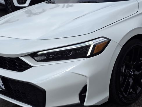 Used 2025 Honda Civic Sport image 8
