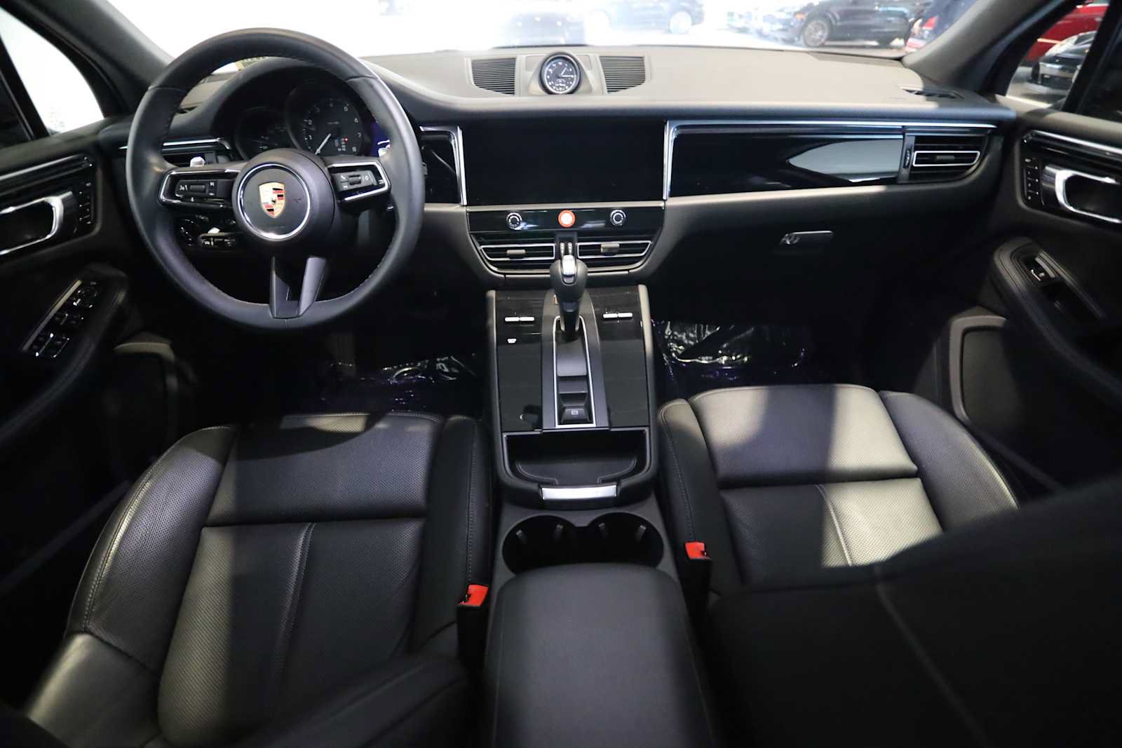 Used 2025 Porsche Macan AWD/4WD image 20