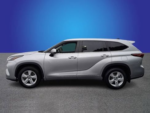 Used 2023 Toyota Highlander LE AWD/4WD image 7