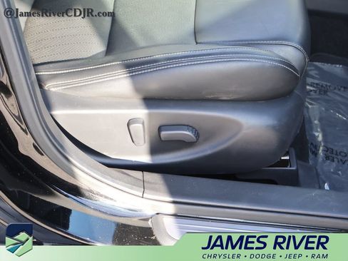 Used 2020 Nissan Maxima 3.5 SV w/ Floor Mat Group FWD image 10