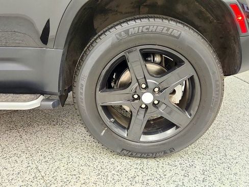 Used 2020 Land Rover Defender 110 SE AWD/4WD image 9