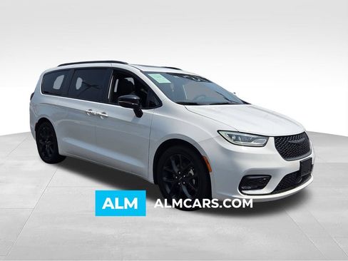 Used 2025 Chrysler Pacifica Limited FWD image 1