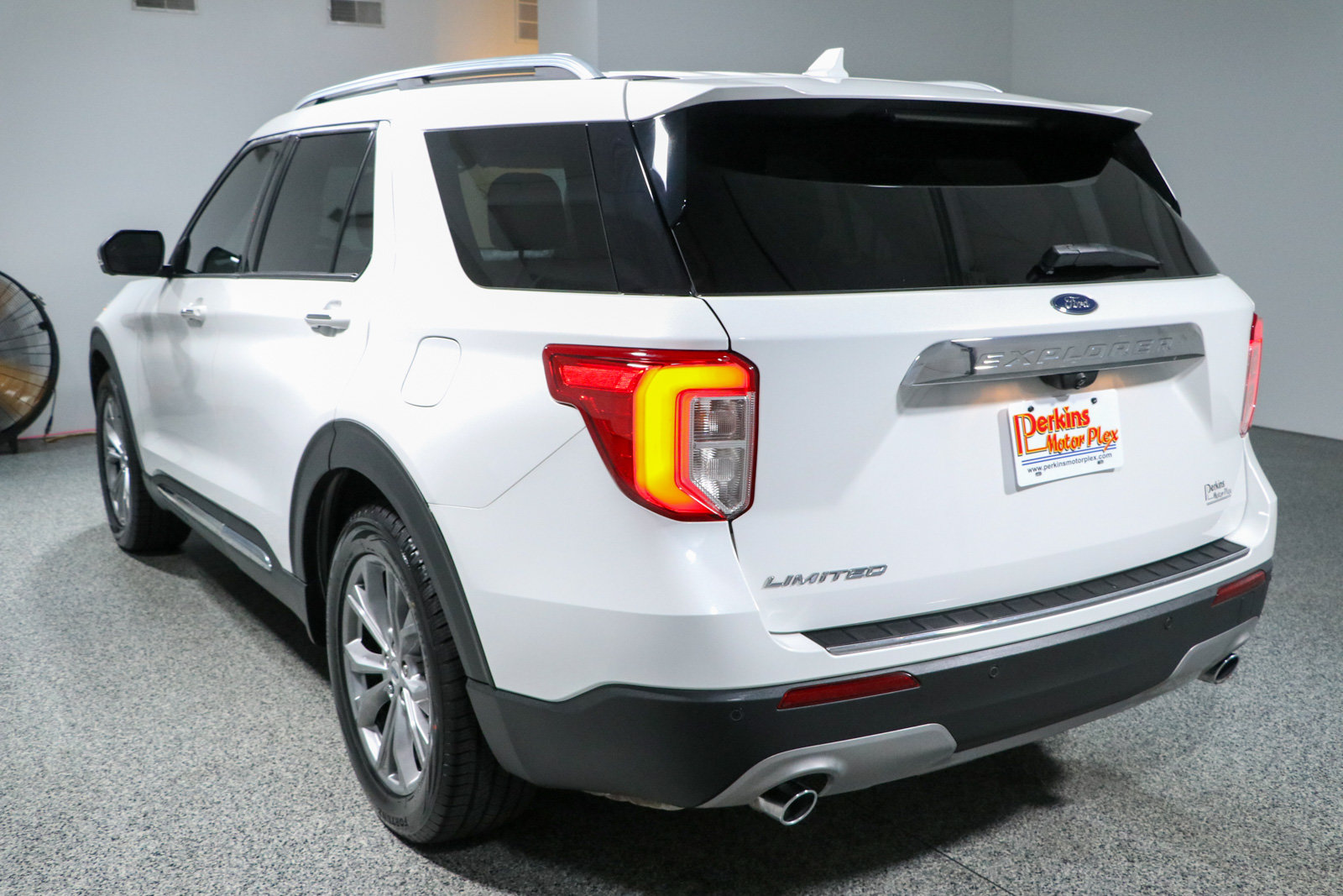 Used 2022 Ford Explorer Limited w/ Equipment Group 301A RWD image 9